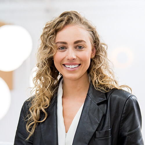 Lucy Edmont Headshot